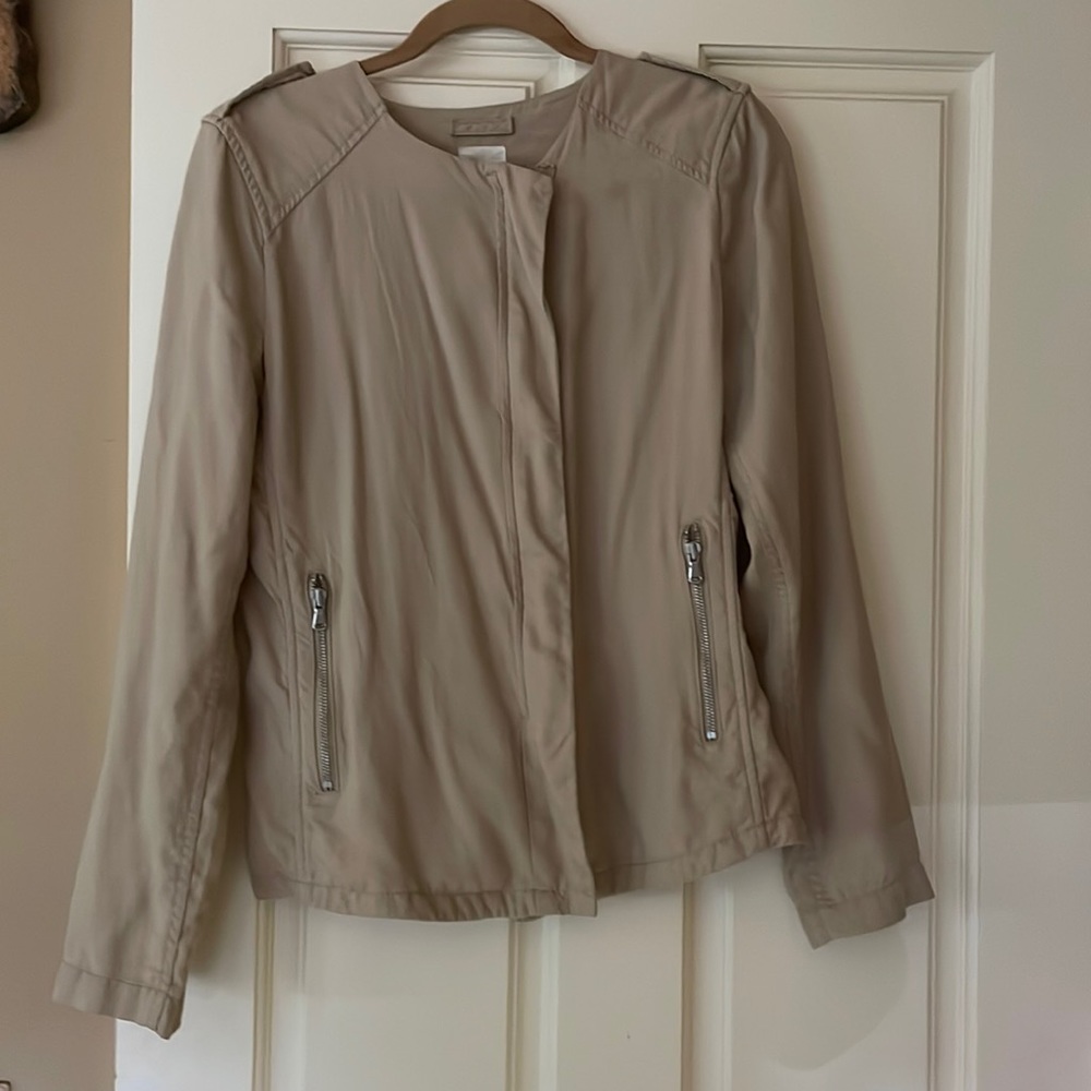 Cute light weight bomber style jacket tan color size small. Rarely worn